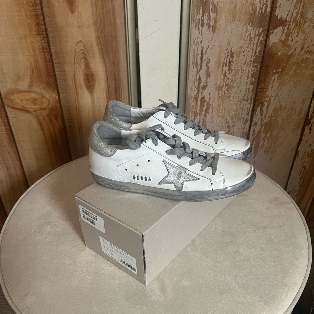 Golden goose sneakers light wear in white and silver star